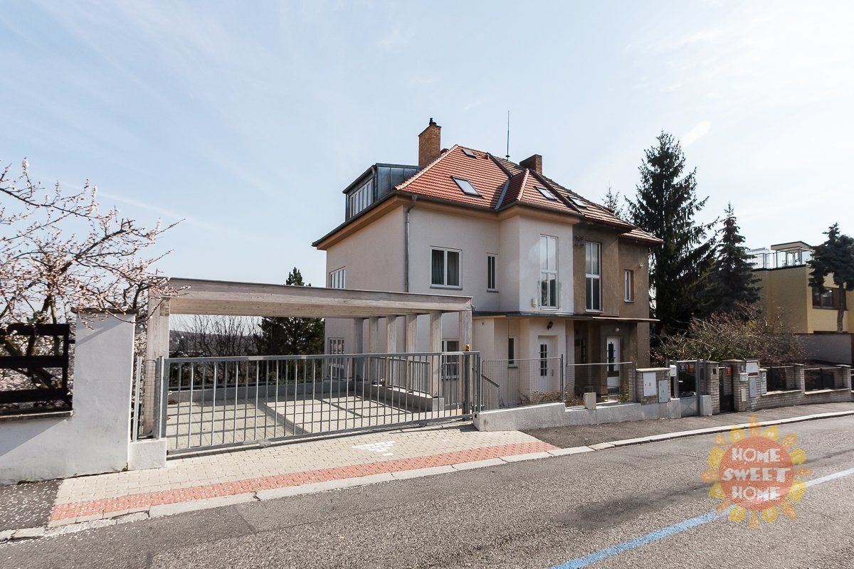 Rodinné domy, Oválová, Praha, 190 m²