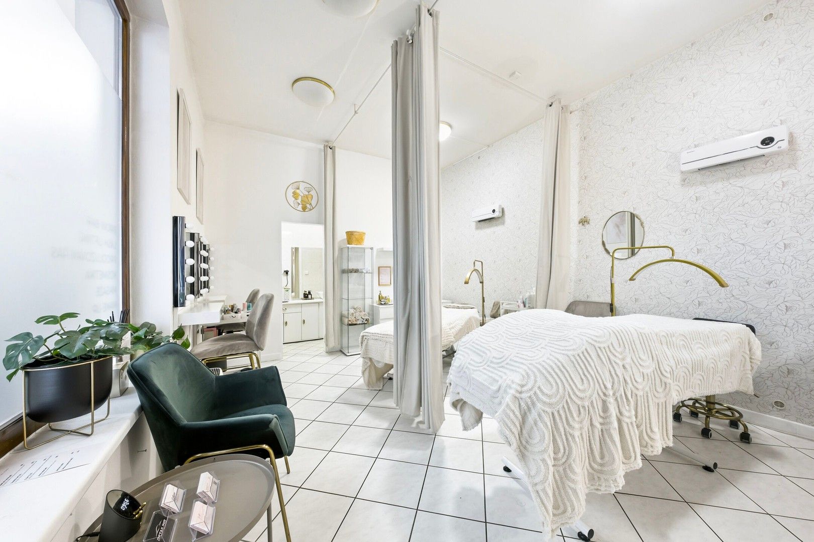 Obchodní prostory, náměstí Republiky 131, Plzeň Vnitřní Město, 24 m² - 1