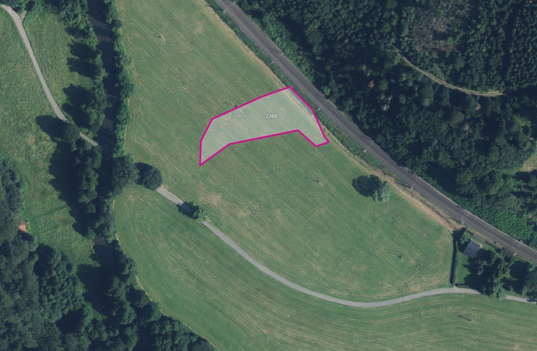 Louka, 3 176 m²