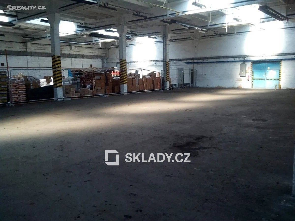 Sklad · 2 700 m² · Praha - 4