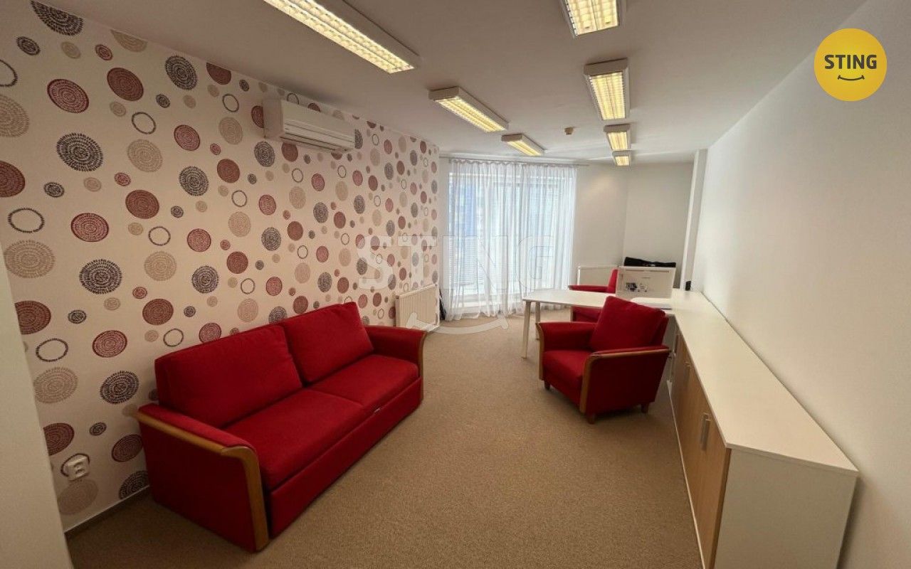 Prodej kancelář - třída Míru, Pardubice, 46 m²