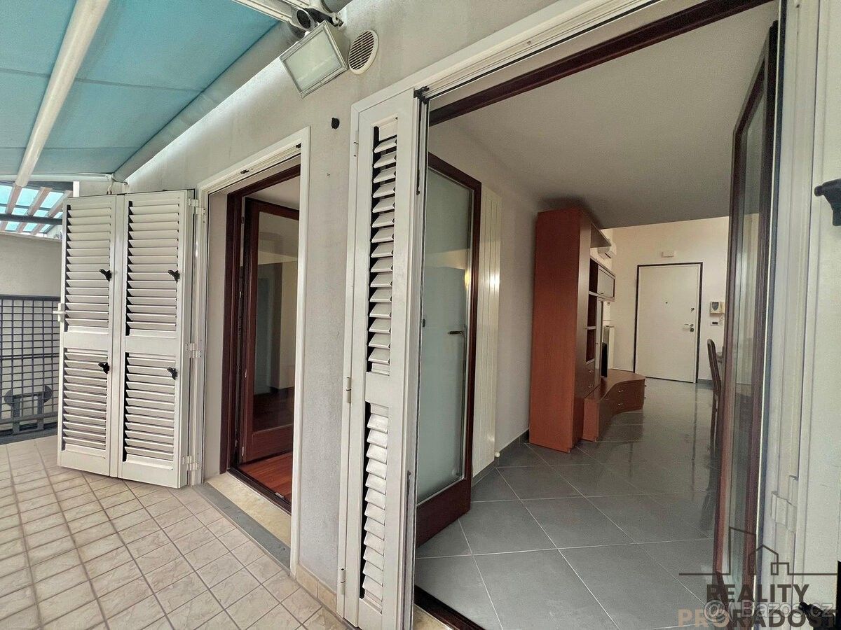 Byty, 987 66, Zahraničí