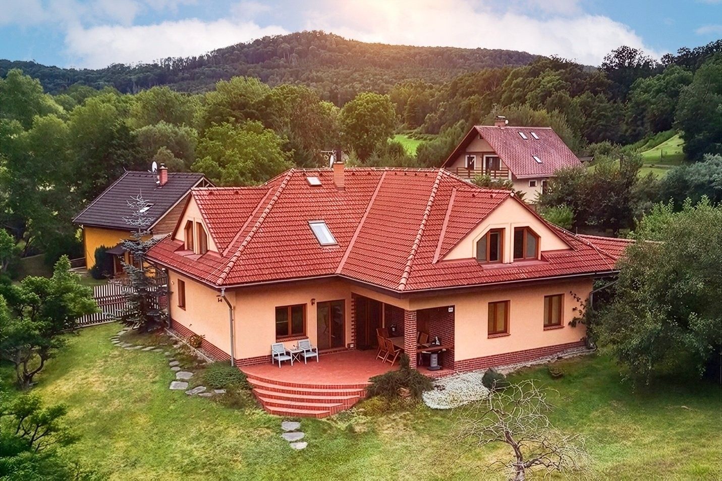 Rodinné domy, Okrouhlá, 310 m²