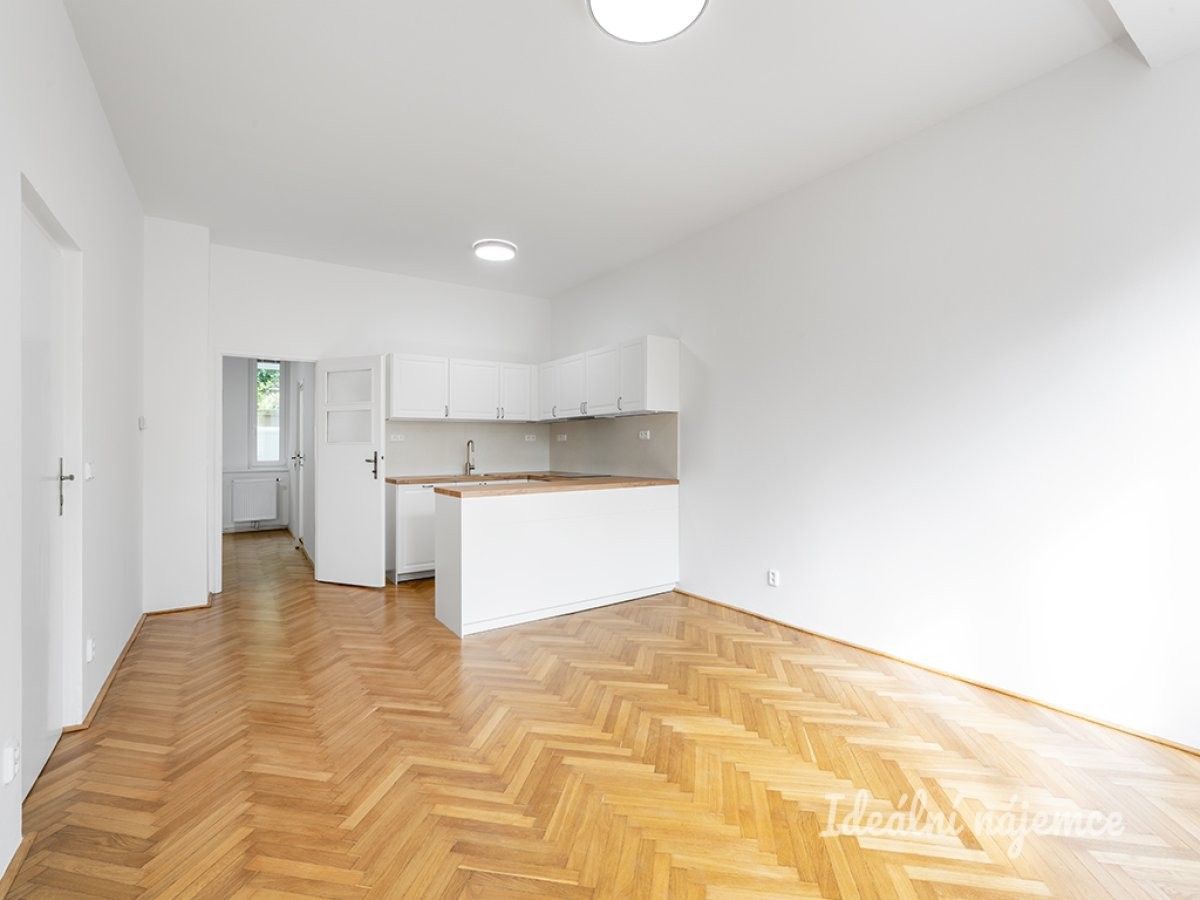 3+kk, Komornická, Praha, 78 m²