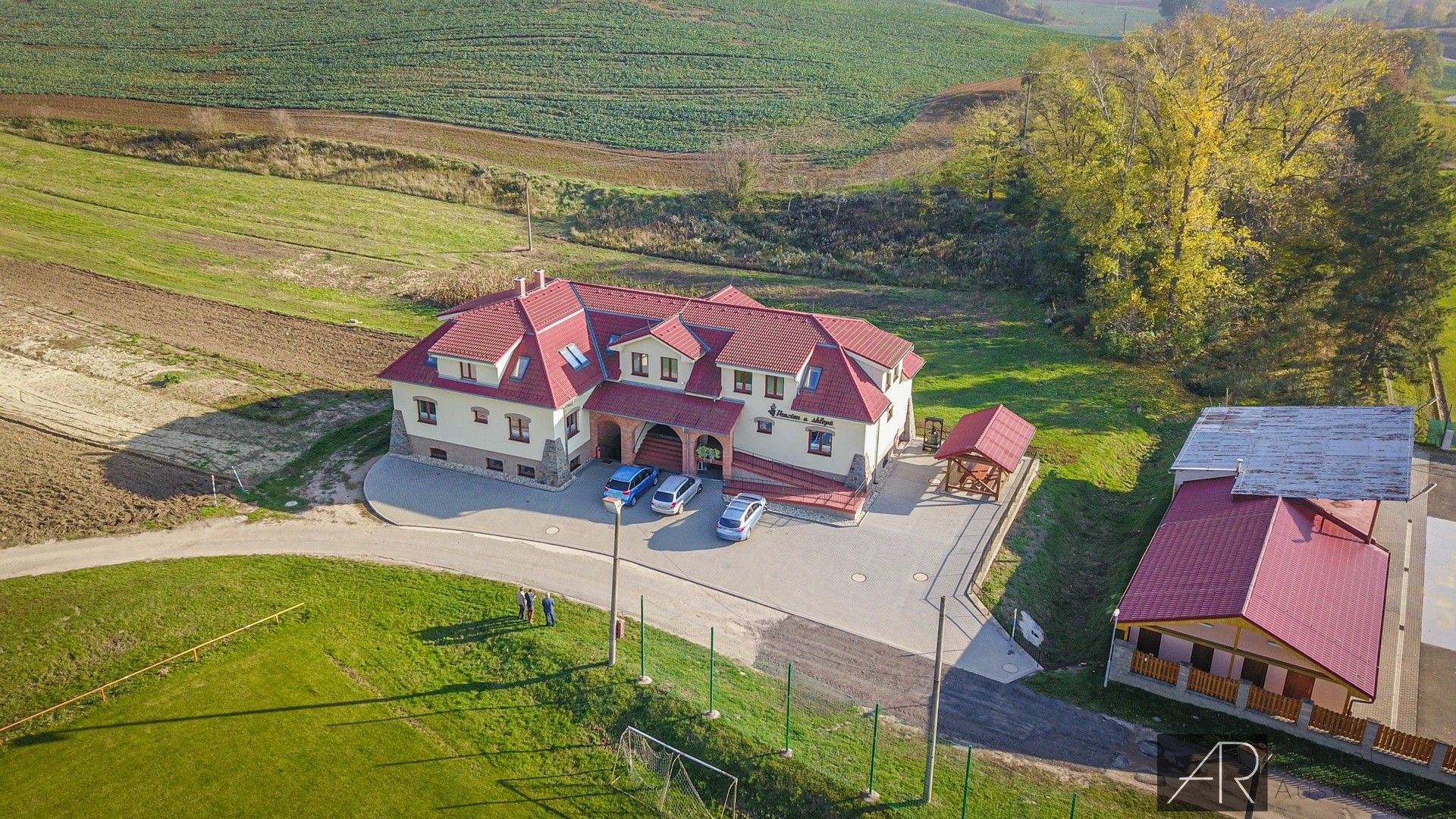 Ubytovací zařízení, Hovorany, 885 m²