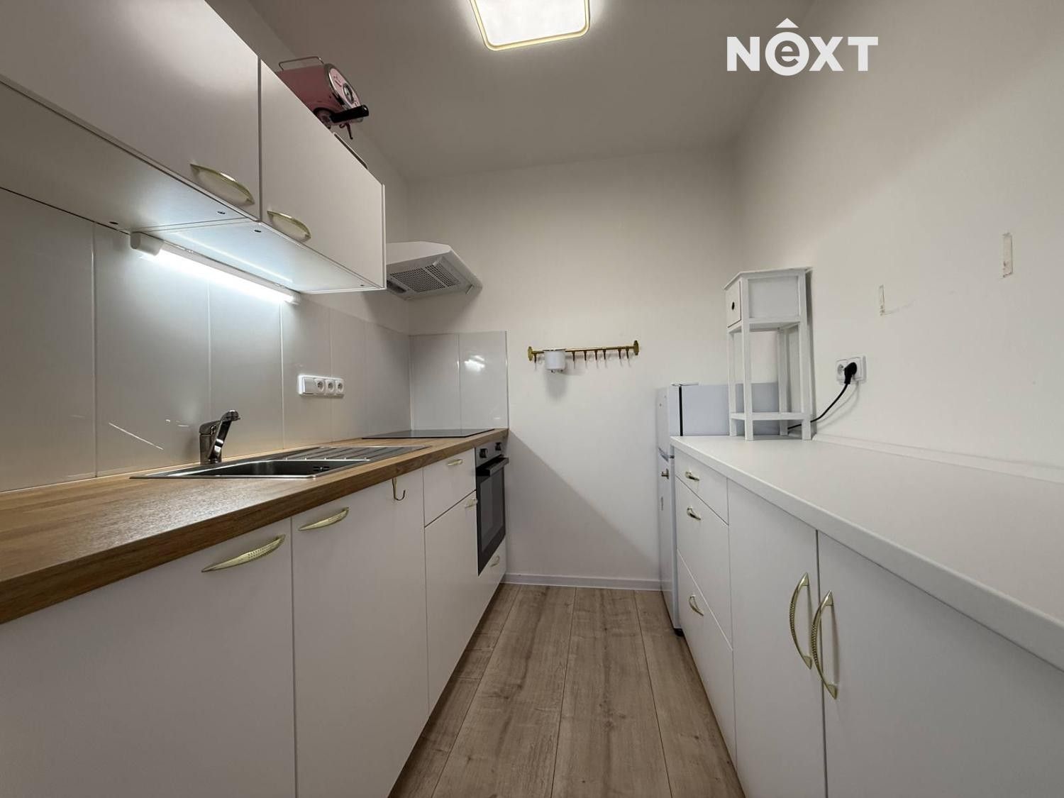 Pronájem byt 2+kk - Bazovského, Praha, 36 m²