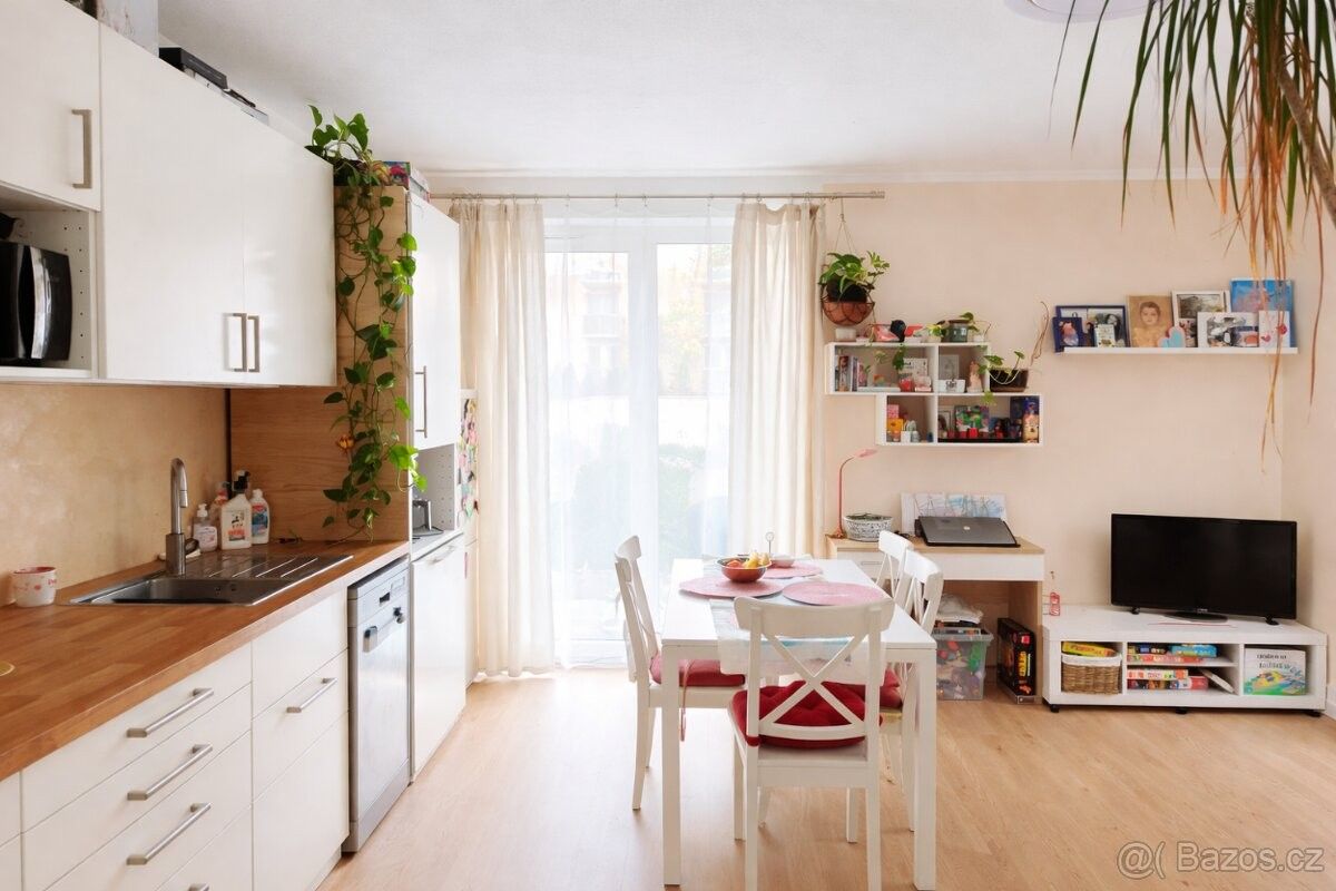 Pronájem byt - Hostivice, 253 01