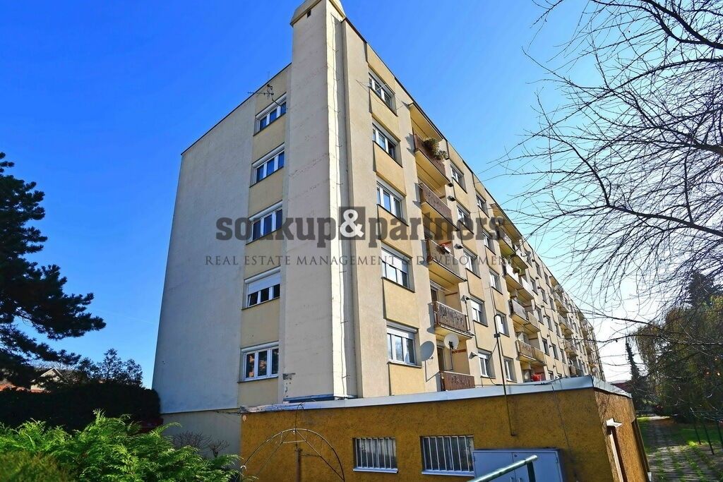 Prodej byt 3+1 - U zastávky, Praha, 68 m²