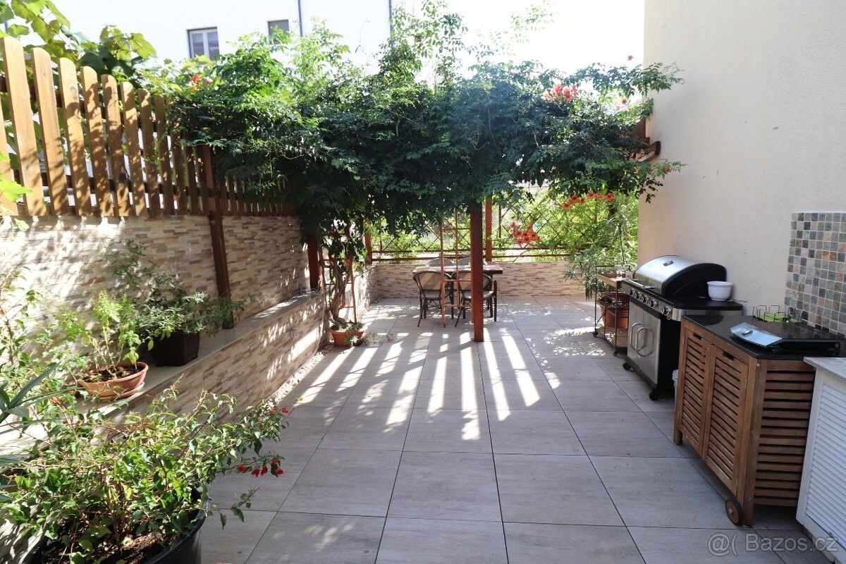 Byty, 987 66, Zahraničí