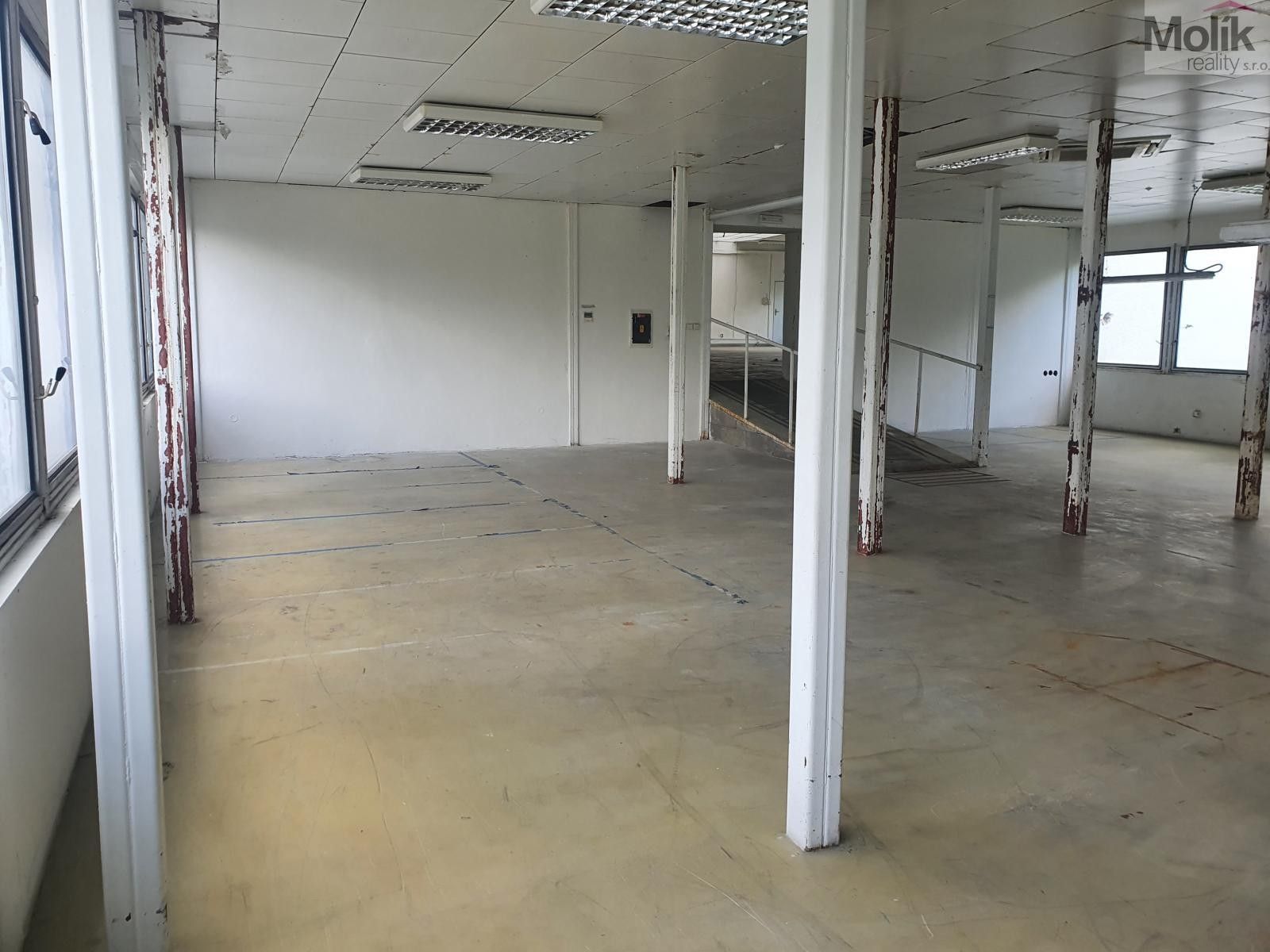 Komerční nemovitost · 400 m² · Korozluky - 3