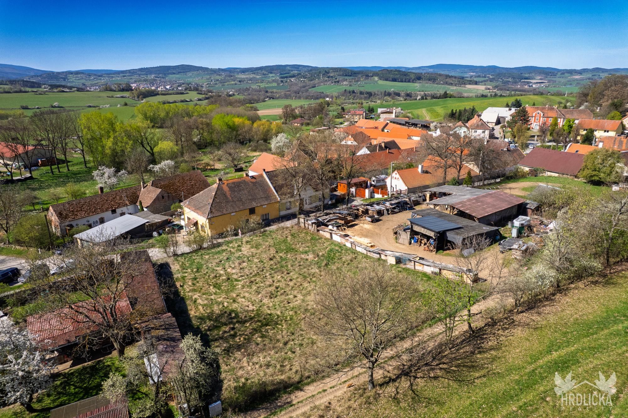 Pozemek pro bydlení · 1 053 m² · Hoštice - 3
