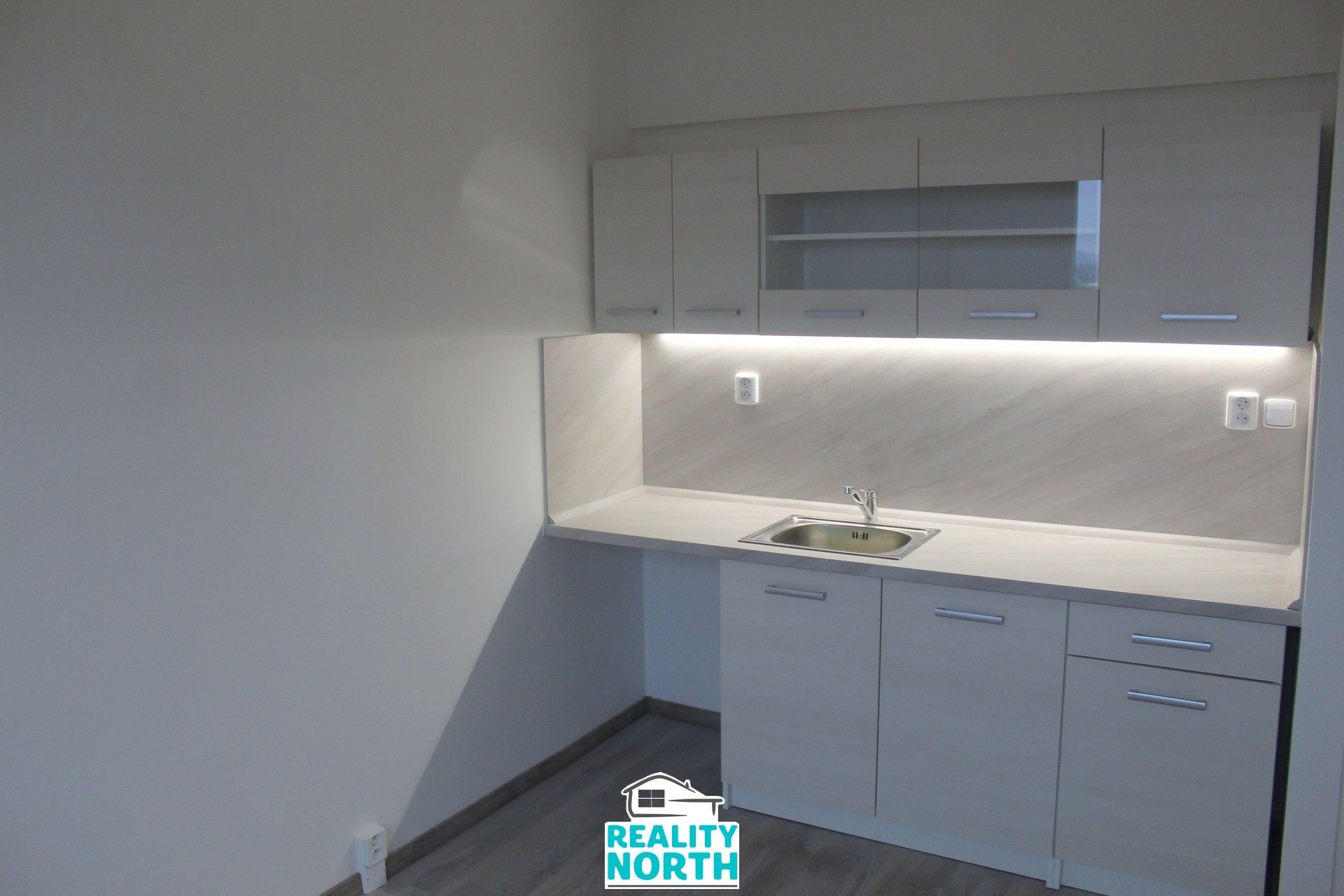 Pronájem byt 1+kk - SNP, Ústí nad Labem, 22 m² - 2