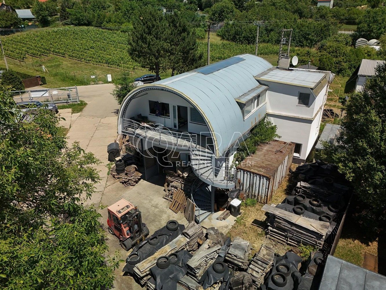 Výrobní prostory, 585 m²