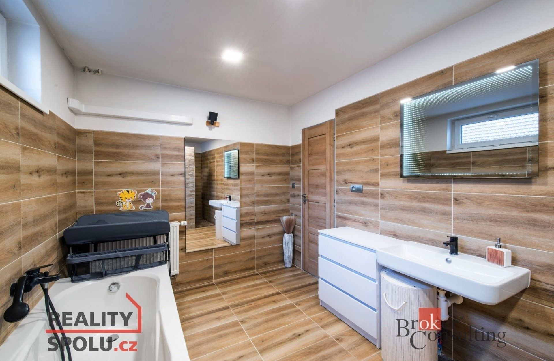 Prodej rodinný dům - Odrovice, 386 m²