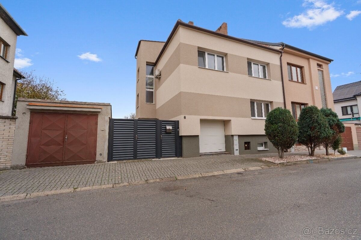 Rodinné domy, Hodonín, 695 01