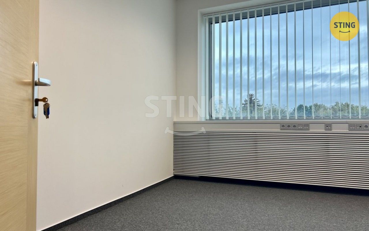 Pronájem kancelář - Průmyslová, Pardubice, 18 m²