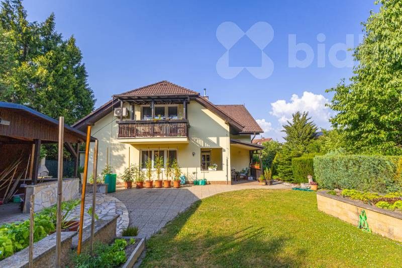 Rodinný dům, 300 m²