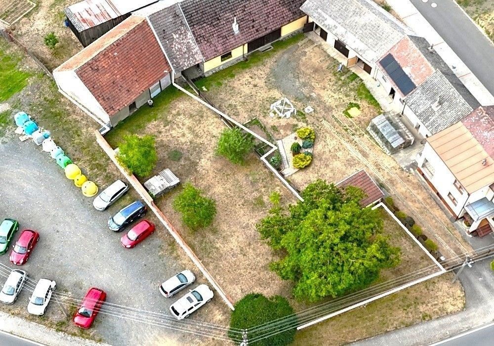 Pozemek pro bydlení, 696 m²