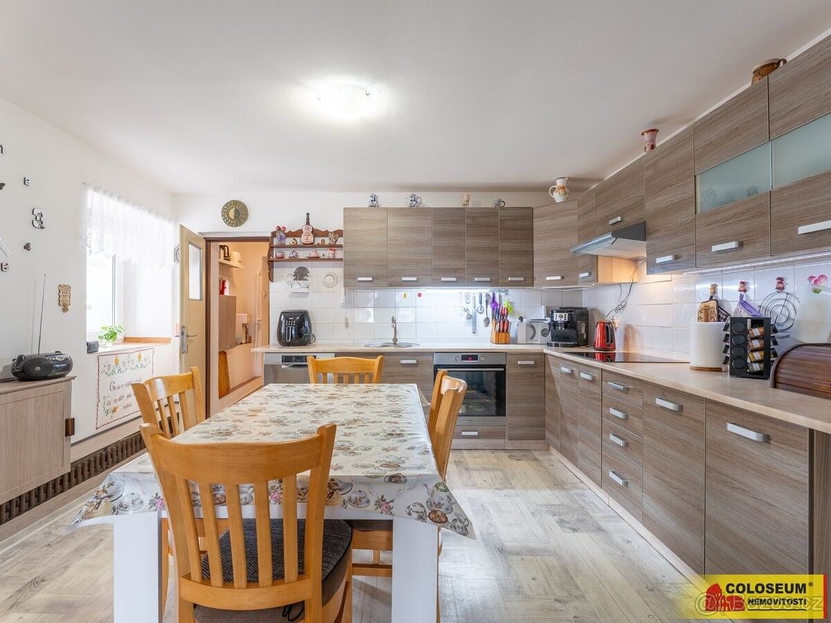 Rodinné domy, Božice, 671 64