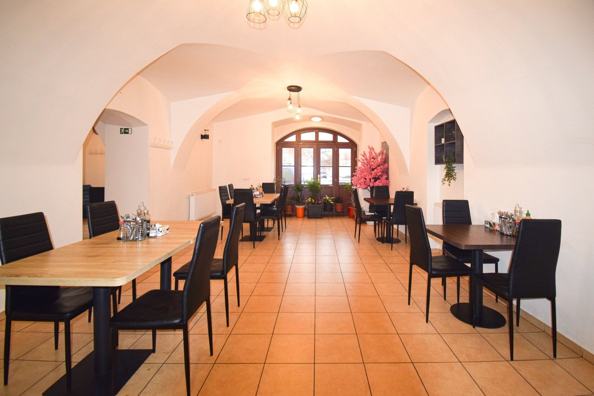 Restaurace, Náměstí T. G. M., Dobřany, 120 m²