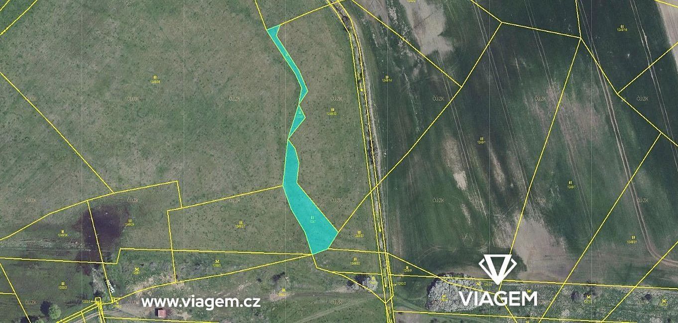 Zemědělský pozemek, 1 404 m²