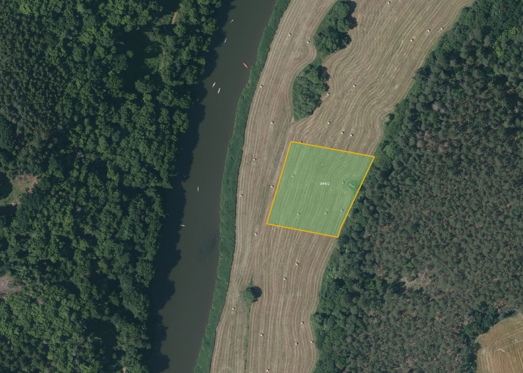 Louka, 3 929 m²