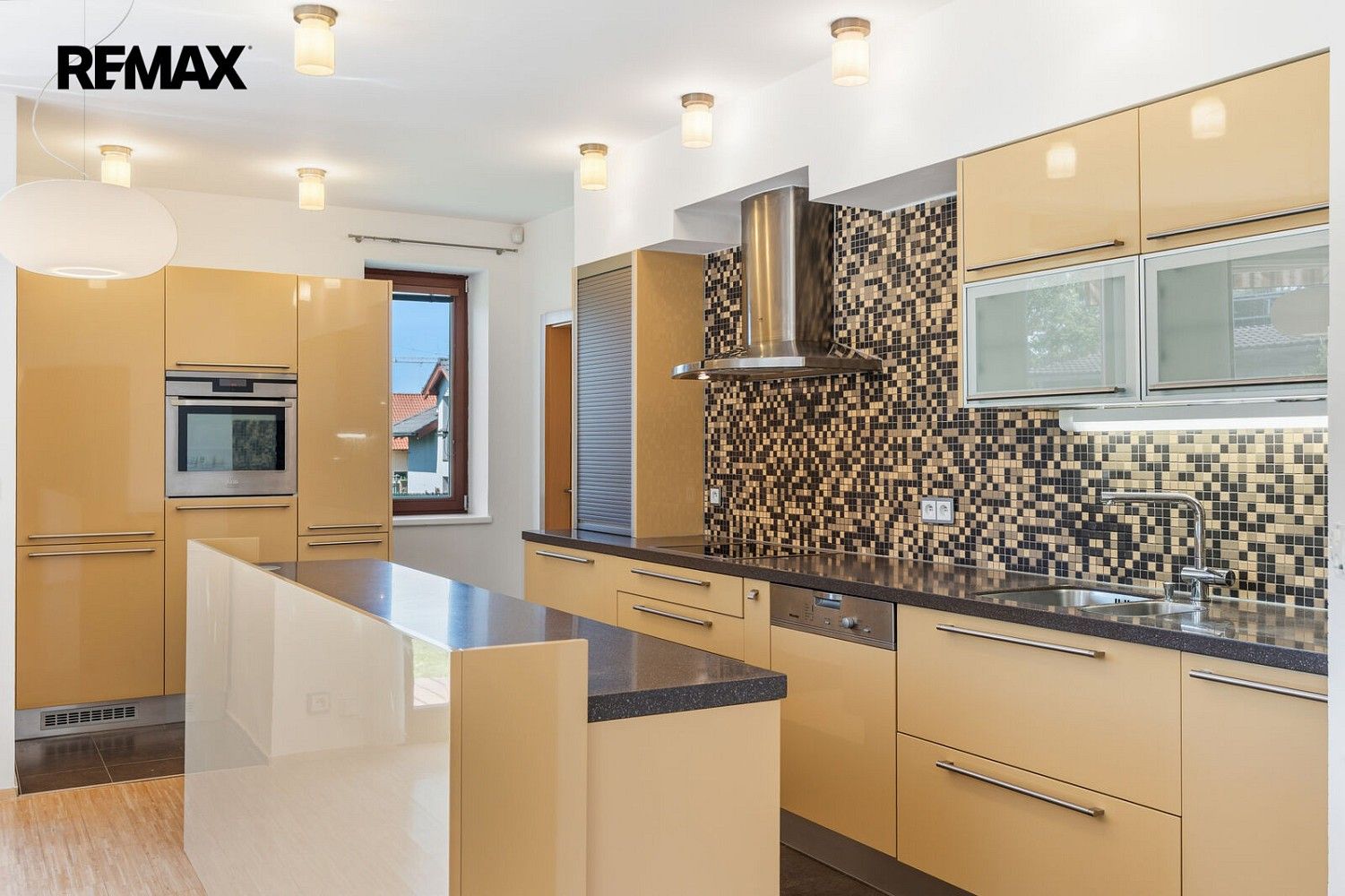 Rodinný dům · 241 m² · Praha - Lipence, okres Praha 16, Hlavní město Praha - 3