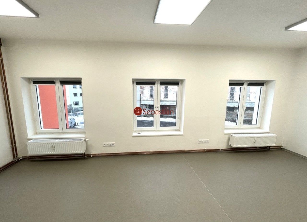 Pronájem obchodní prostory - Dělnická, Jičín, 245 m²