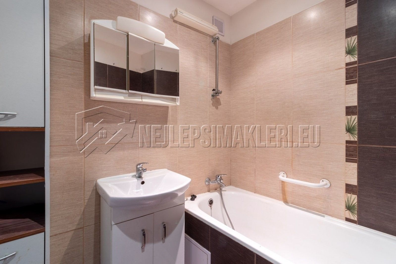 Byt 4+1 · 84 m² · Vackova, Praha - 3