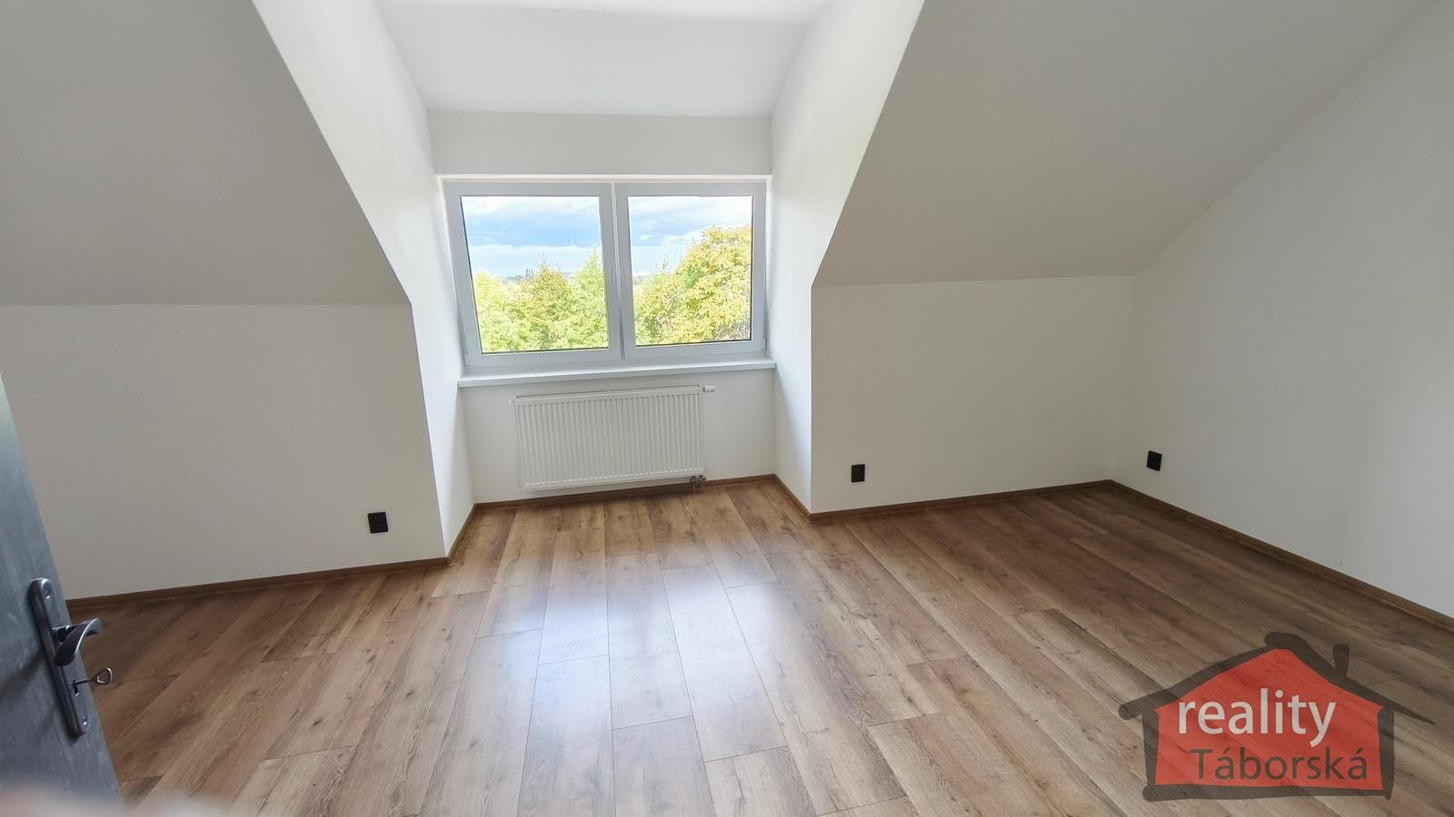 1+kk, Nupacká, Nupaky, 38 m²