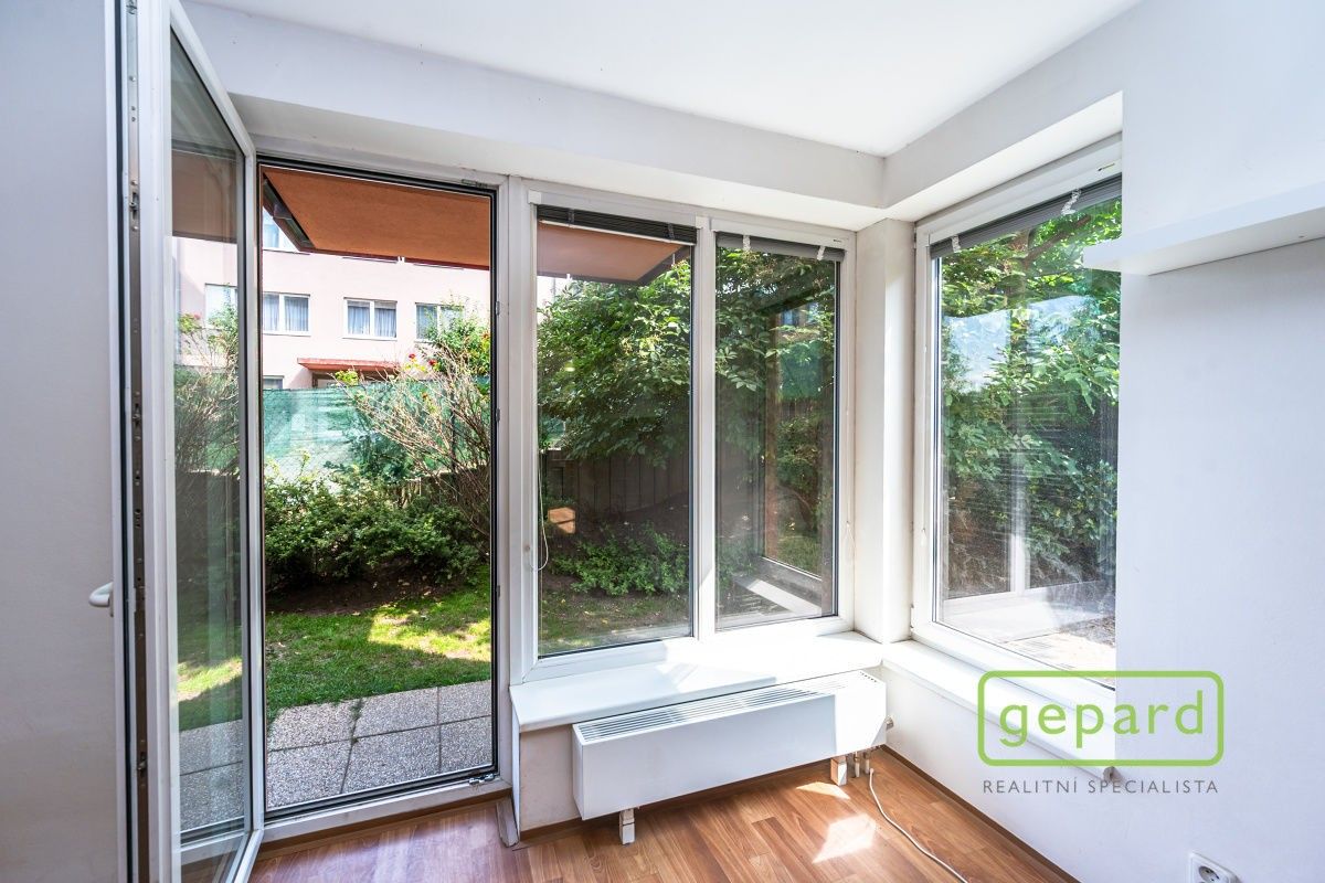 Pronájem byt 1+kk - Herlíkovická, Praha, 43 m²