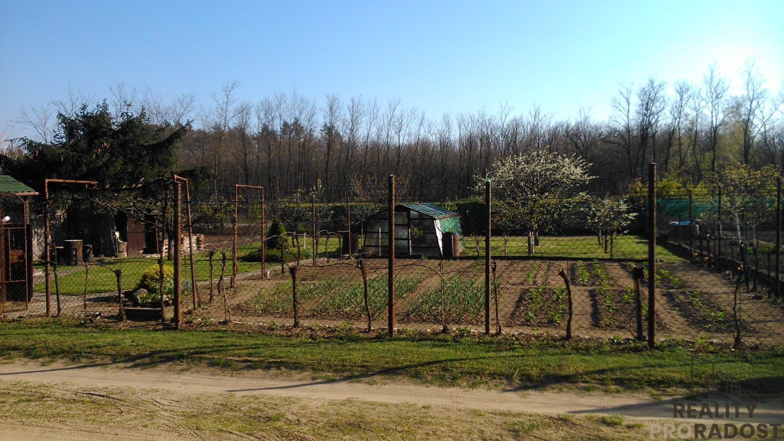 Zahrady, Hodonín, 585 m²