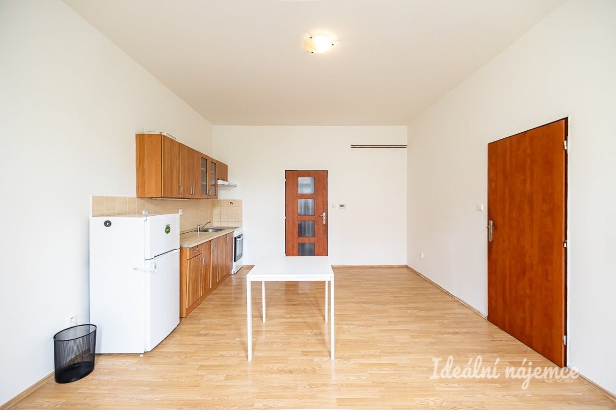 Pronájem byt 2+kk - Tolstého, Praha, 56 m²