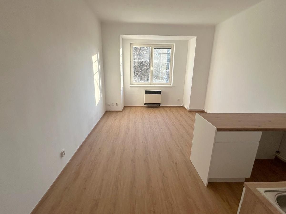 Pronájem byt 1+kk - Soběslavská, Praha, 30 m²