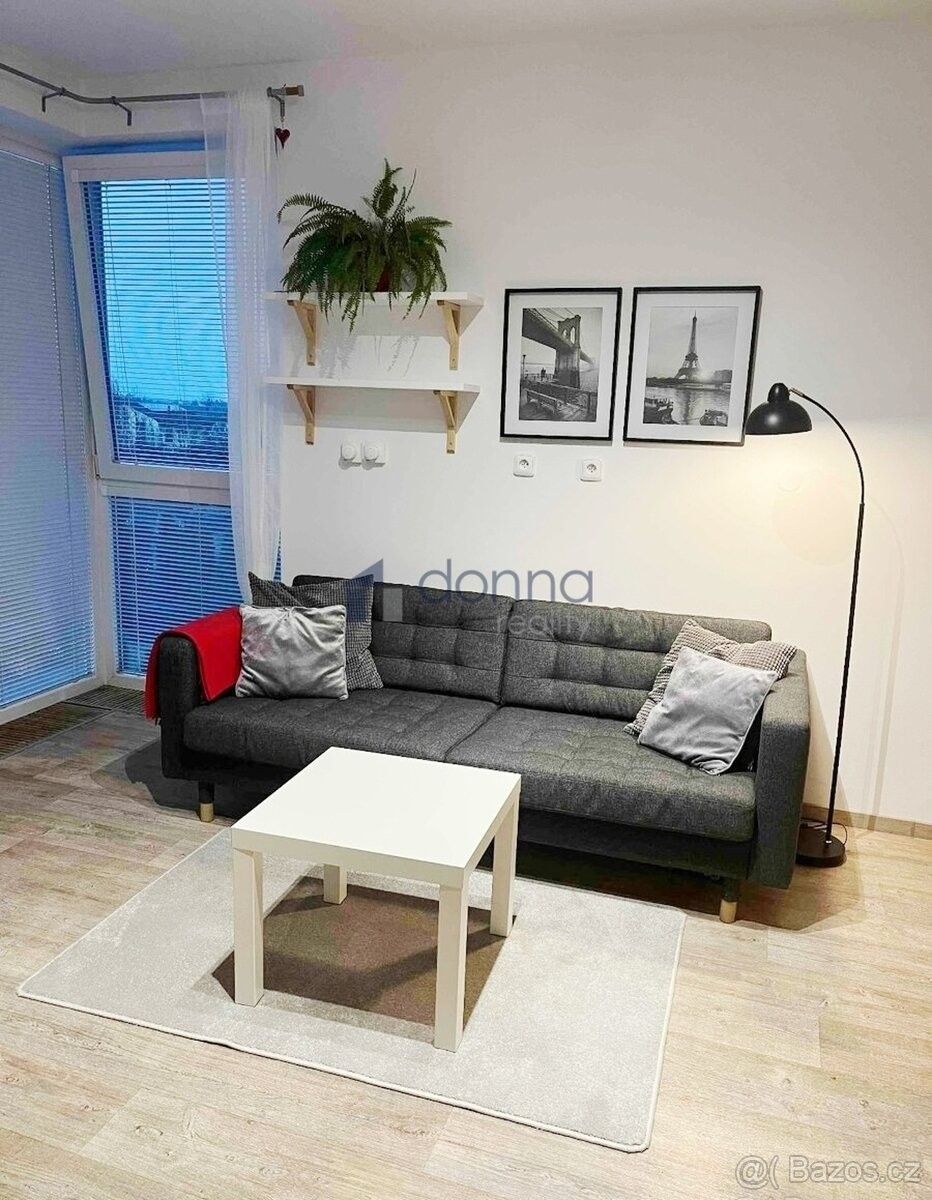 Pronájem byt - Praha, 197 00