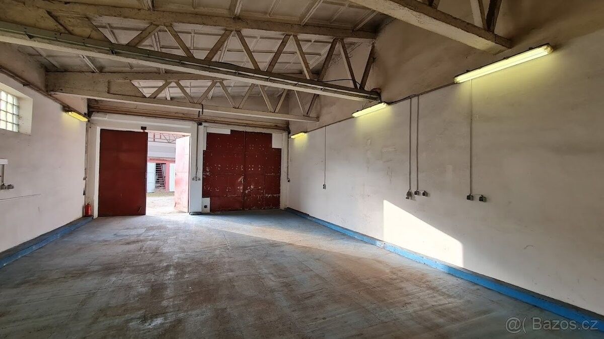 Garáže, Třeboň, 379 01