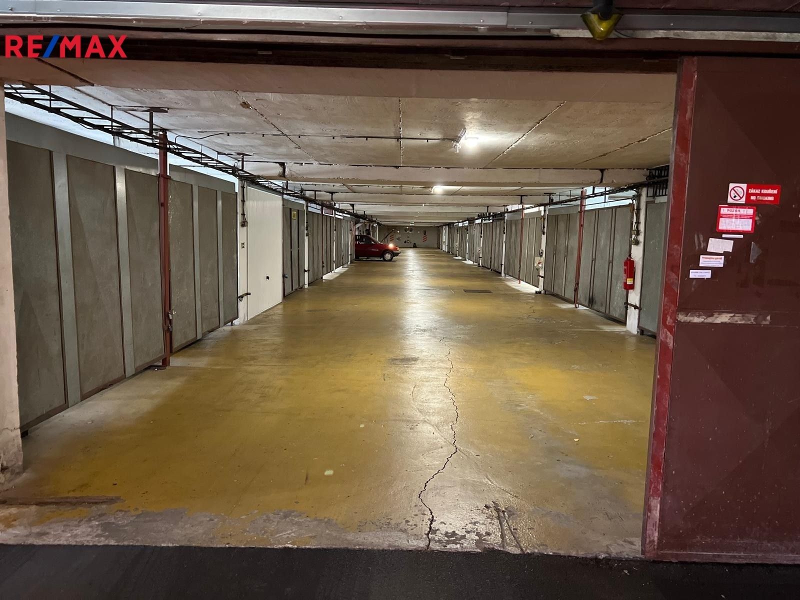 Prodej garáž - Hviezdoslavova 2250, Praha, 17 m²