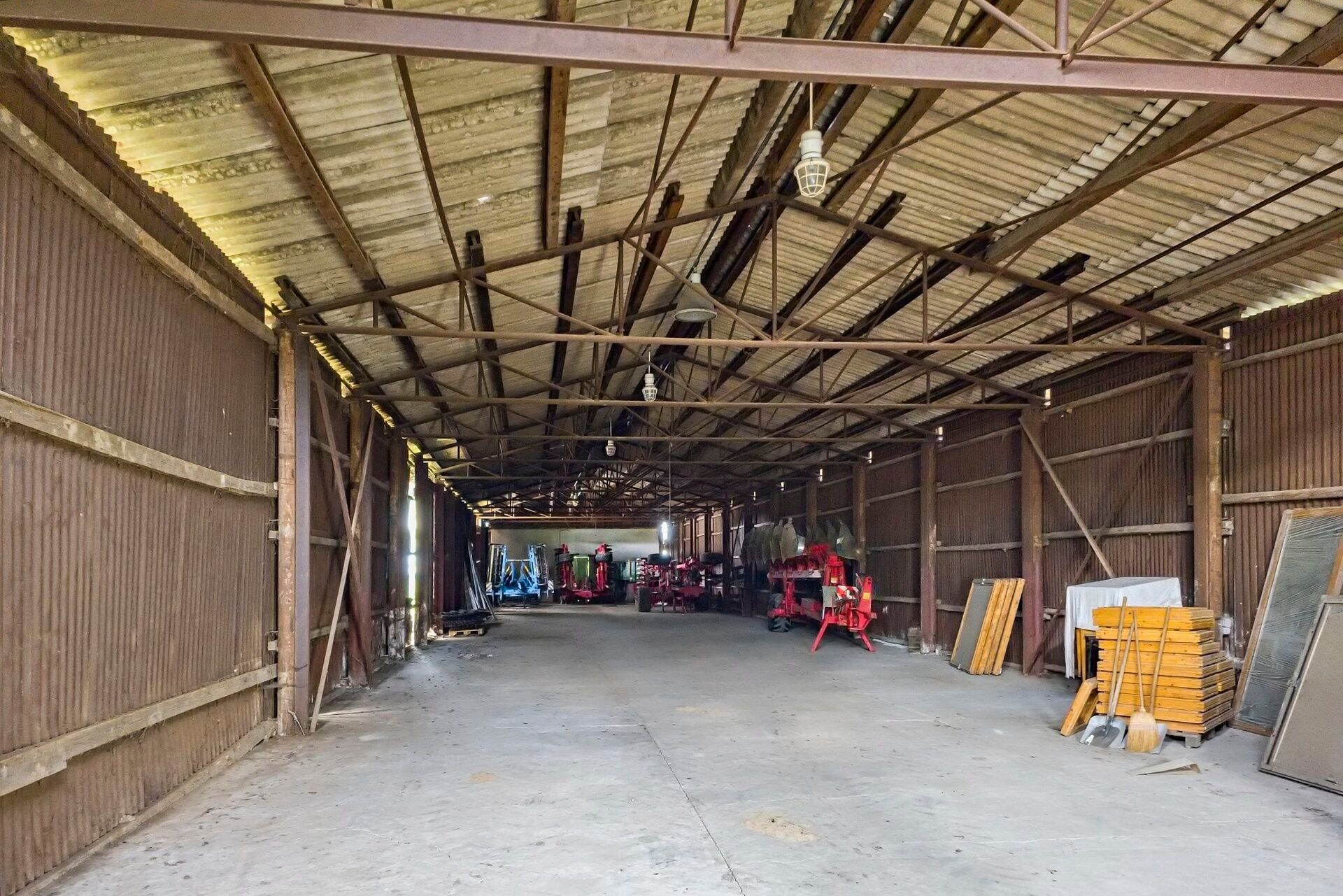 Sklady, Lično, 567 m²