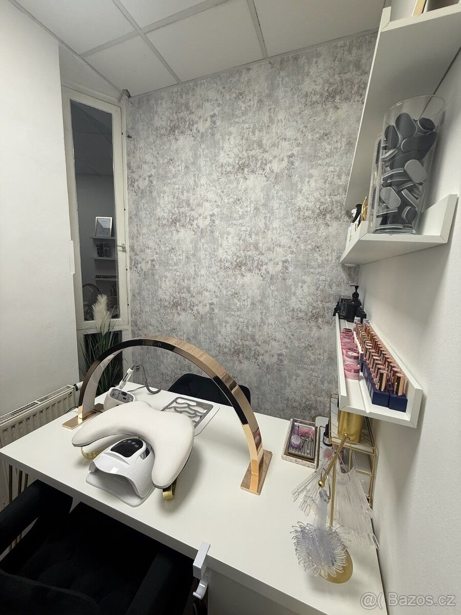 Pronájem obchodní prostory - Praha, 130 00