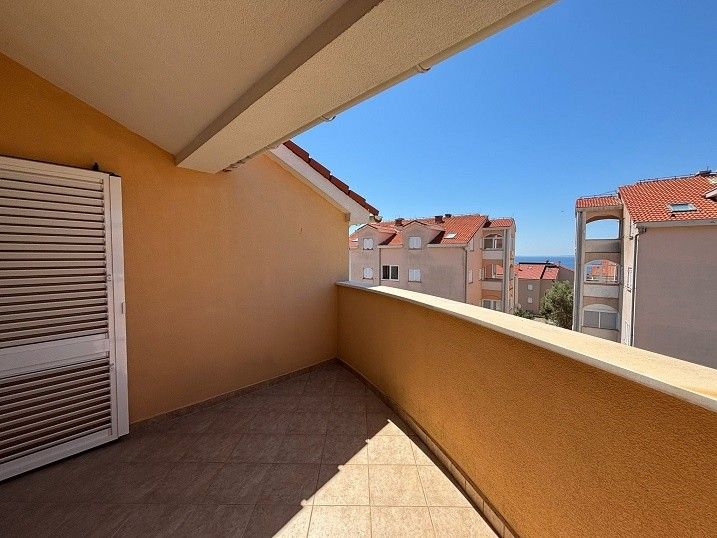 Byty, 987 66, Zahraničí