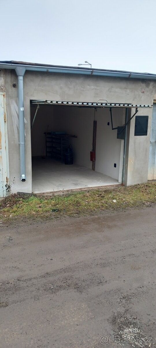 Garáže, Mělník, 276 01