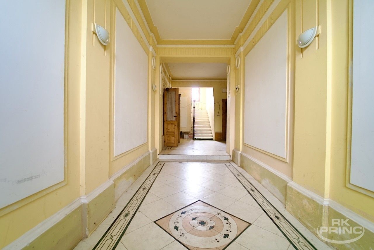 Rodinný dům · 657 m² · Hlavní, Hrobce - 3
