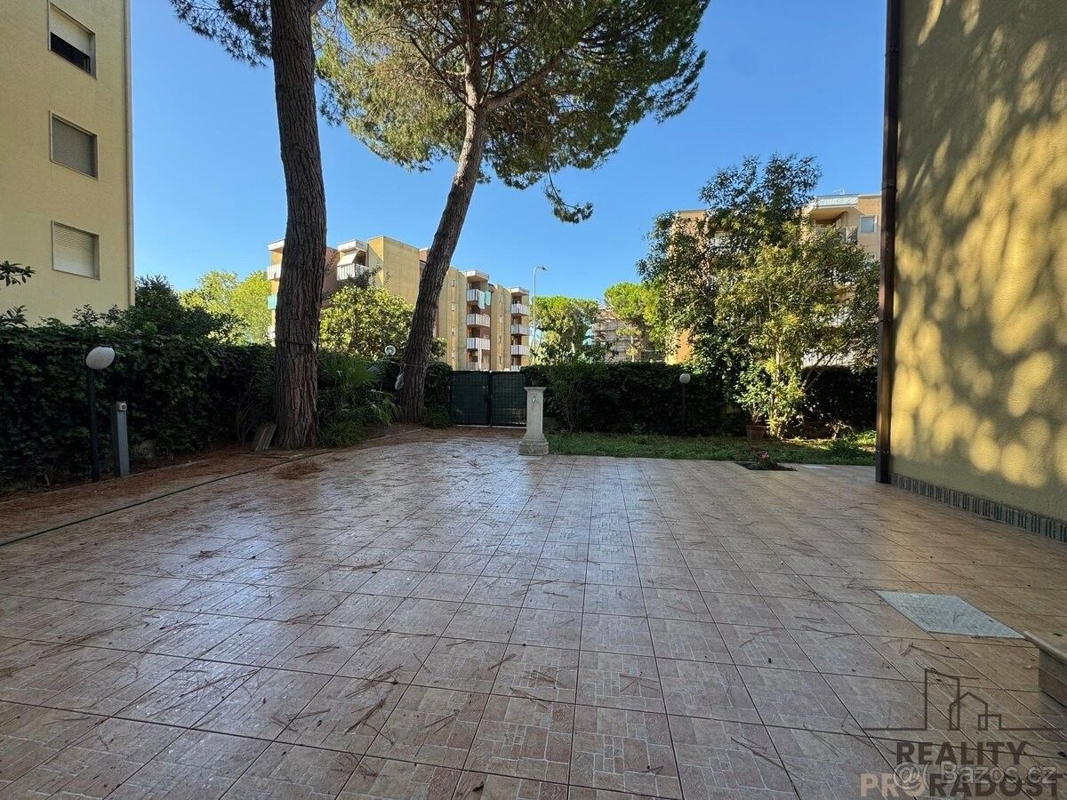 Byty, 987 66, Zahraničí