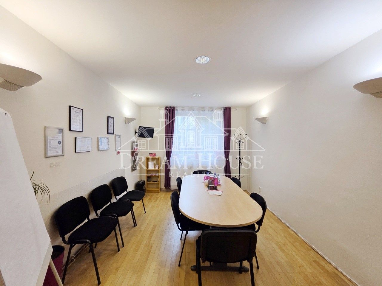 Pronájem kancelář - Jeseniova, Praha, 107 m²