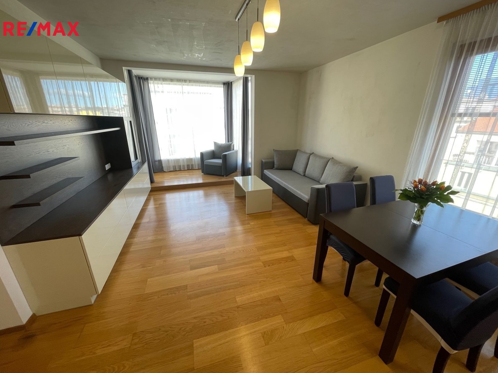 2+kk, Komunardů, Praha, 68 m²