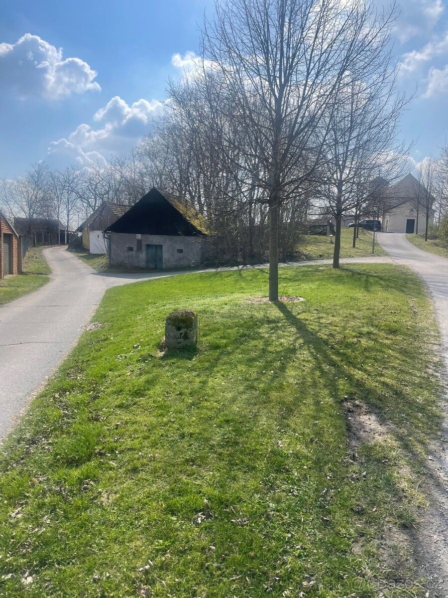 Chaty, Břeclav, 690 02