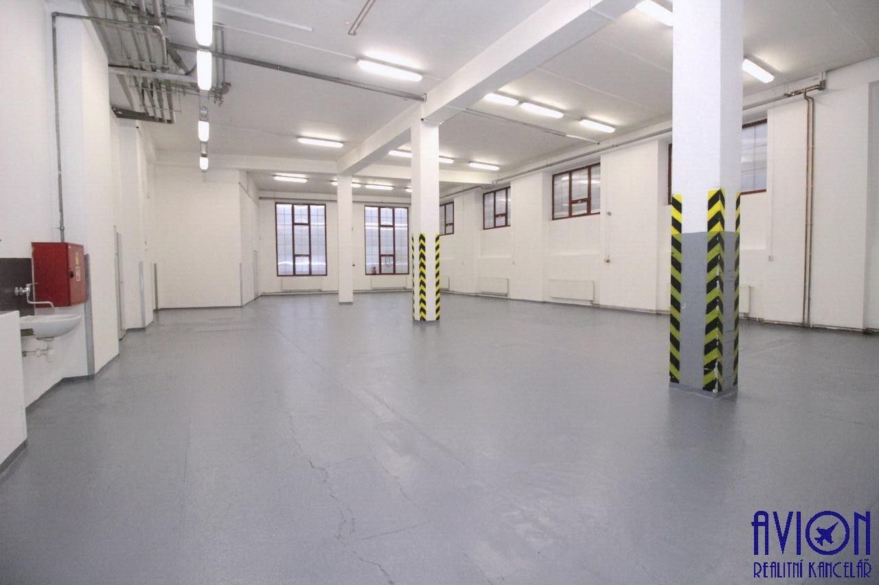 Sklady, U trati, Praha, 263 m²