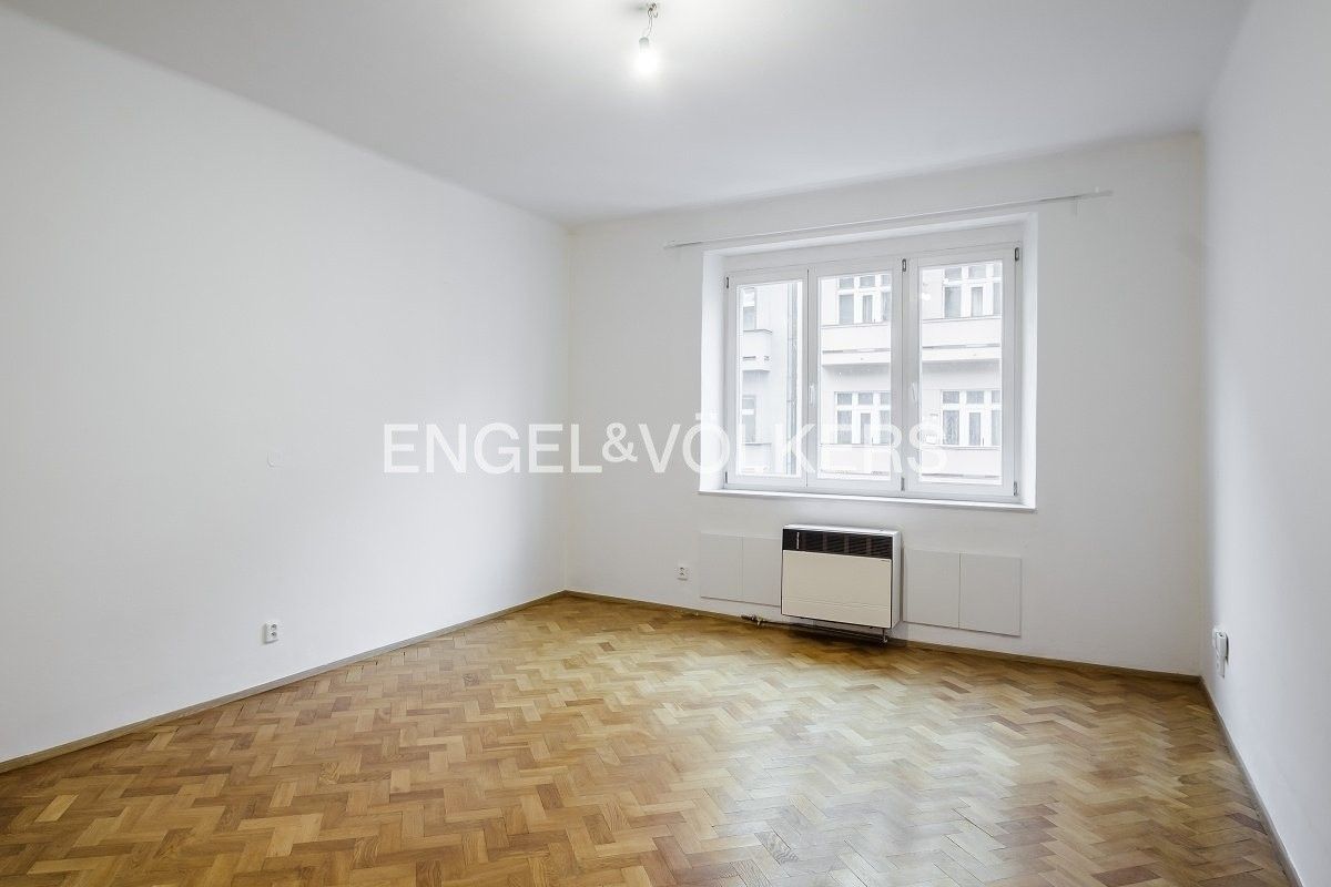 1+kk, Madridská, Praha, 35 m²