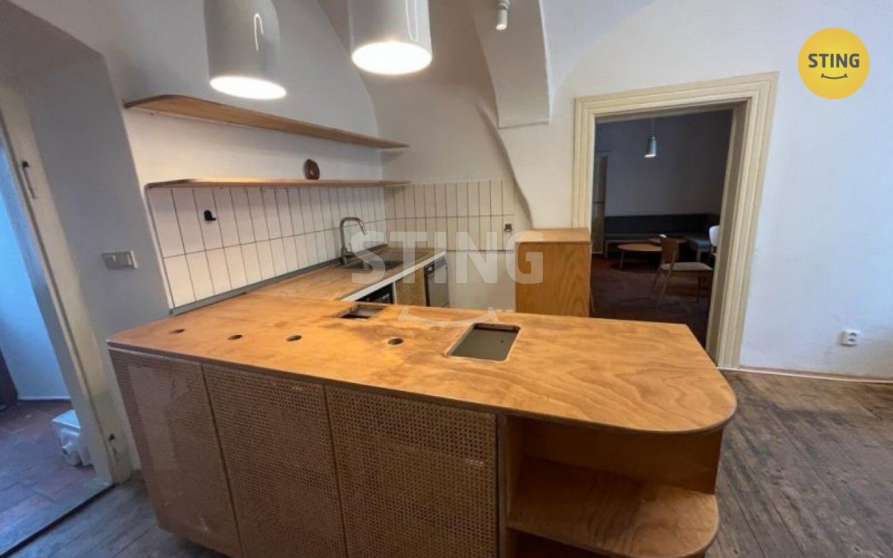 Pronájem komerční - Hukvaldy, 240 m²