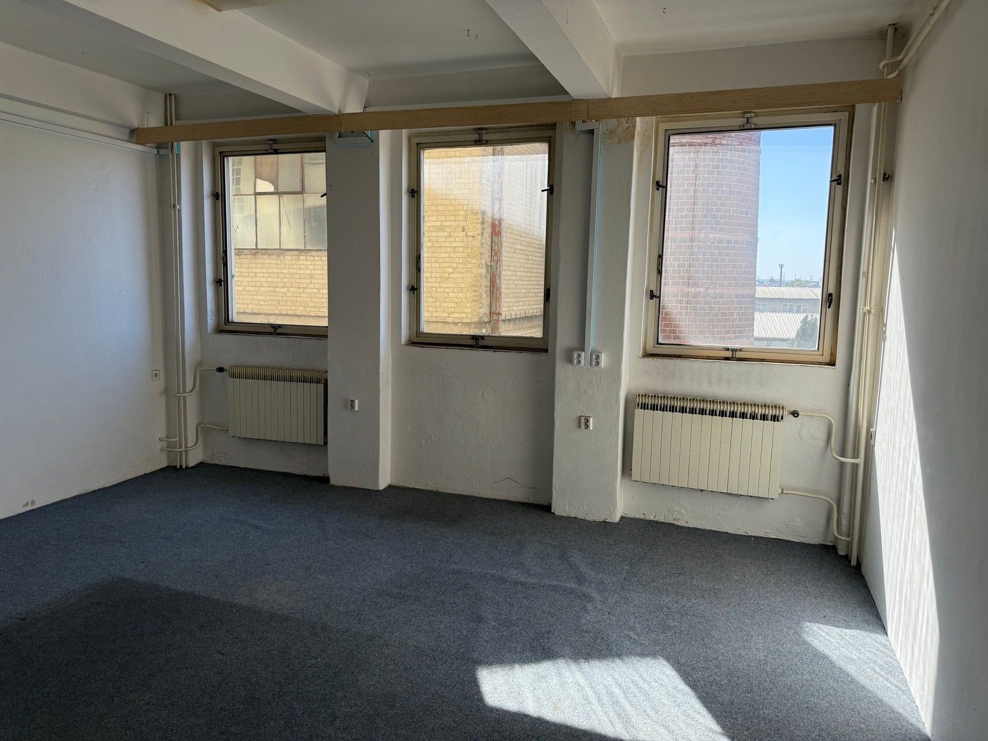 Pronájem kancelář - U Elektry, Praha, 28 m²